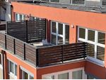 Helle 2-Zimmer-Dachgeschosswohnung mit hofseitiger Terrasse und Garagenplatz