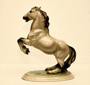 Keramik Pferd - Levade