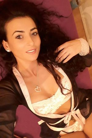 SARA 27 - NOTGEILE ITALIENERIN