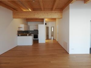 Neue 3-Zimmer-Wohnung mit Küche und großzügiger Dachterrasse im Zentrum von Wels --> Gratis-Übersiedlungsmonat