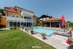 Exklusives Ein-/Mehrfamilienhaus mit wunderschönem Garten und Pool in Moosburg