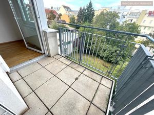 Schicke Neubau-Wohnung mit Balkon in ruhiger Lage
