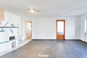 Hall in Tirol: Familienfreundliche 4-Zimmer-Wohnung mit Loggia, Balkon und TG-Abstellplatz