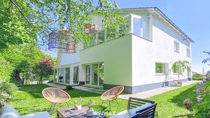 Willkommen in Ihrer persönlichen Oase auf dem Wilhelminenberg! Imposante Ein-/Zweifamilien-Villa mit Panoramasicht, Lift und großzügigem SPA-Bereich.