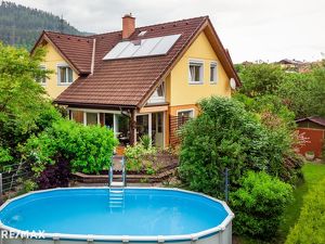 Gepflegtes Einfamilienhaus mit Pool und schöner Gartenanlage