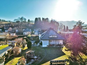 Ein.- bzw. Zweifamilienhaus mit zwei separaten Wohnungen und großem Grundstück in ruhiger Seitenstraße in Gratkorn. - Doppelgarage