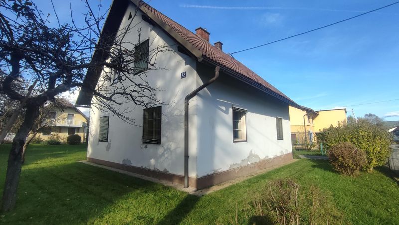 Stadtnahes, gepflegtes  Einfamlienhaus im Grünen  - ein Paradies für eine junge Familie