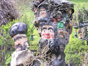 Skulpturenberg - Holzschnitzereien des „Wurzl Jog"